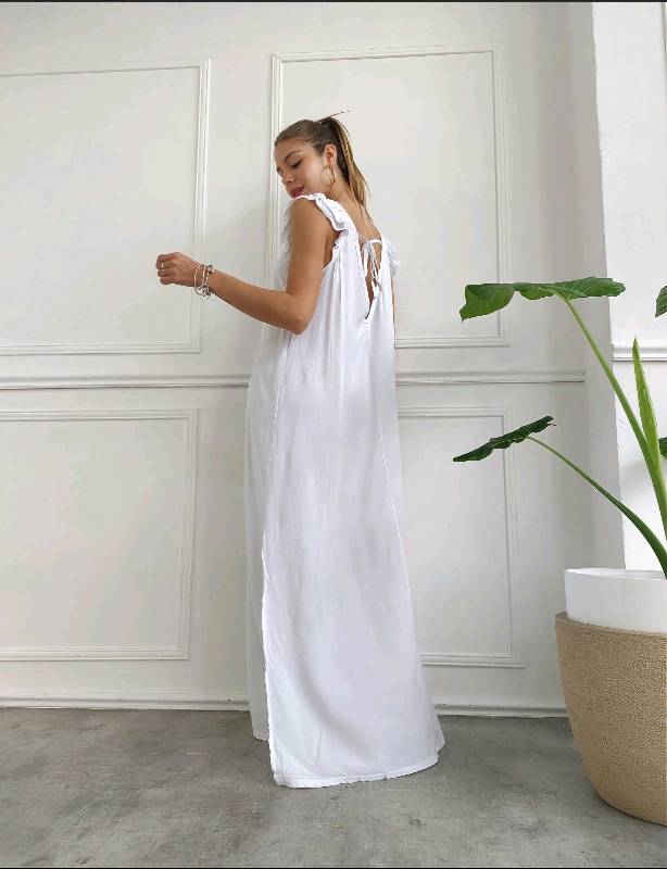 Vestido largo con vuelos