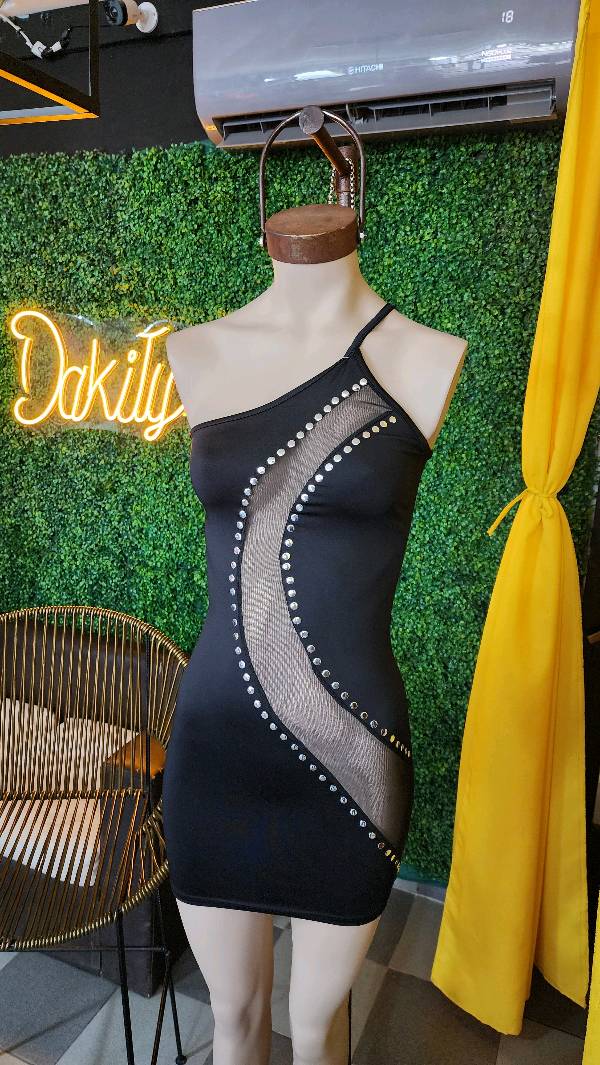 Vestido con tachas y Microtul 