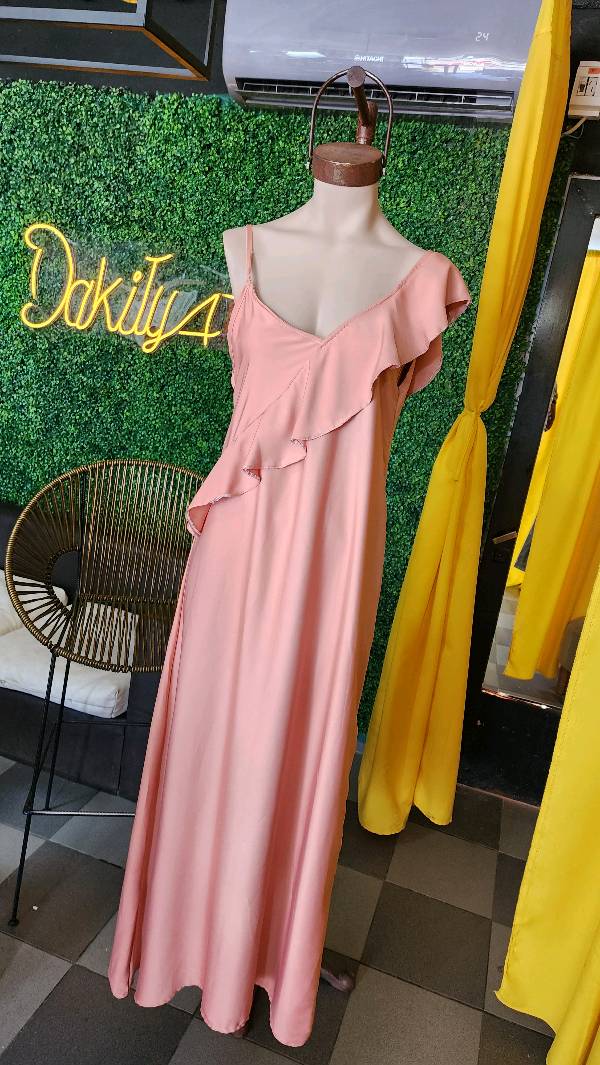 Vestido salmon con vuelos