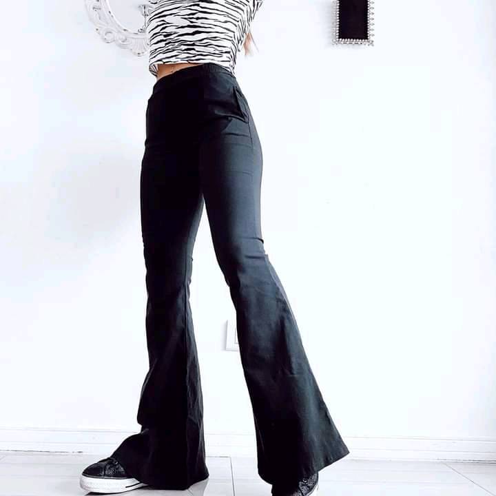 Sister's Ropa Informal e - Outfit que enamoran. Pantalon oxford super calce  bengalina elastizada en 38 y 40 $1700 x mayor.remera rock $1200 x mayor.