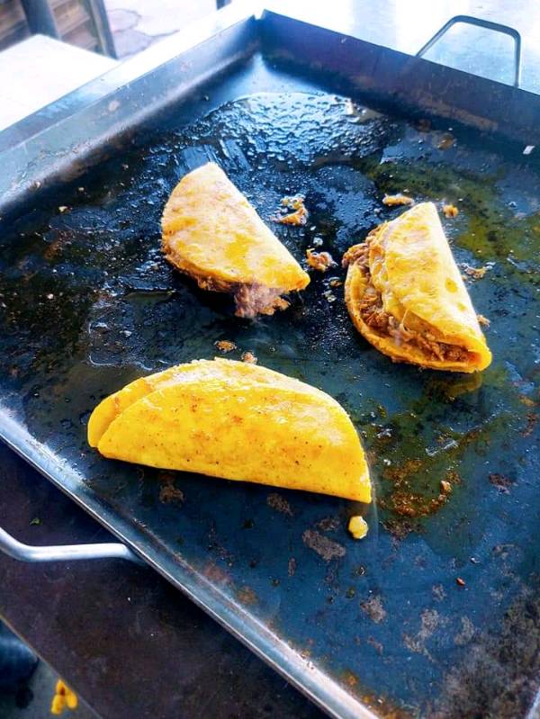 Taco de birria dorado en Huanimaro