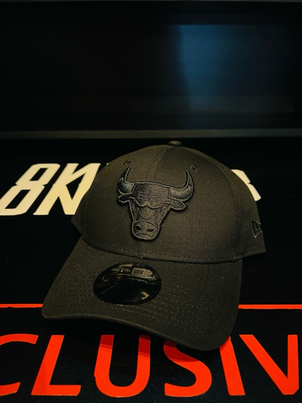 Bulls black 