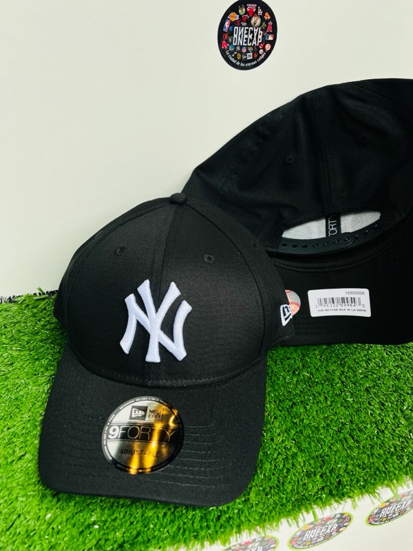 Yankees black and white 