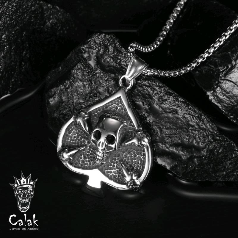 Collar Cráneo de Espadas 