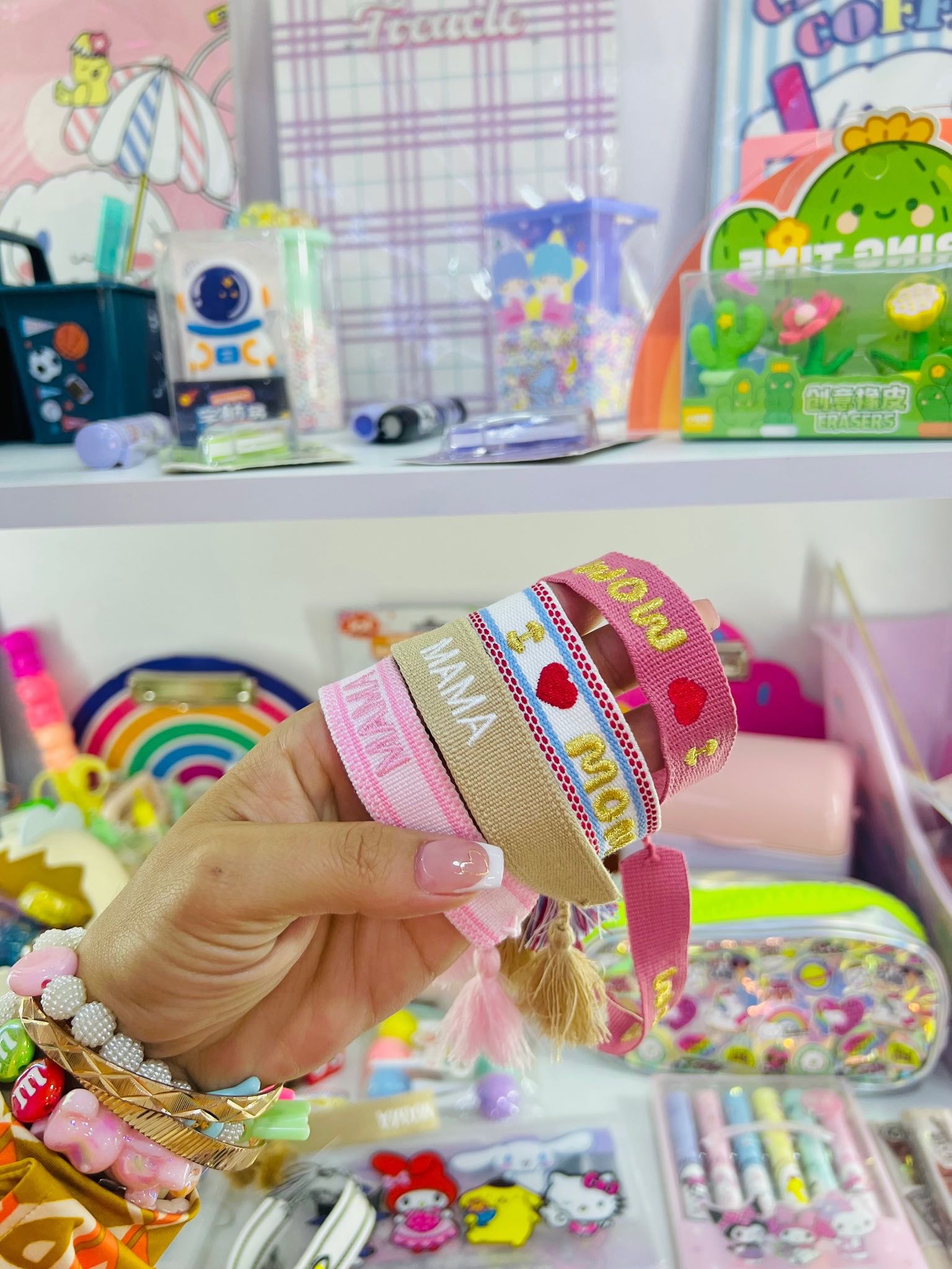 Pulsera tejida love Mamá 