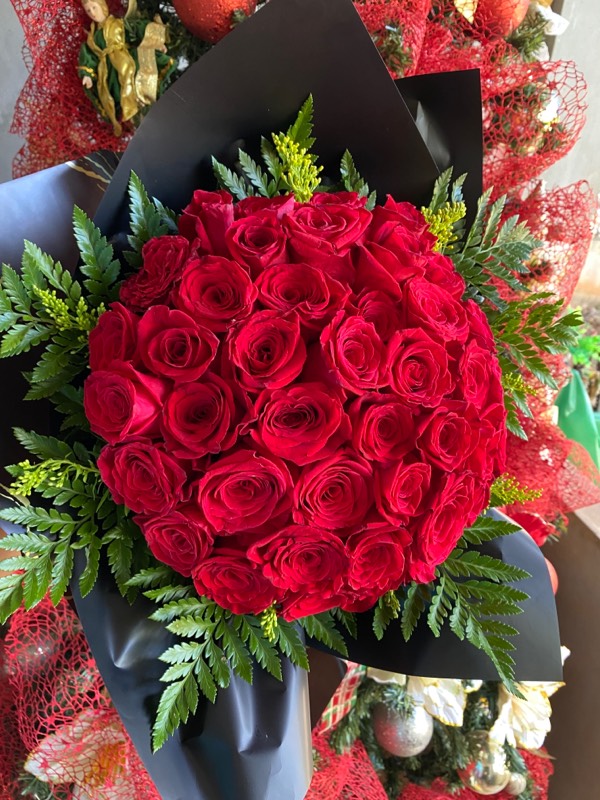 Diseño 7. Ramo buchón 40 rosas rojas en Trujillo