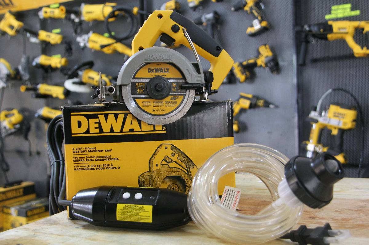 Cortadora de loza 4-3/8 DeWalt  De860W