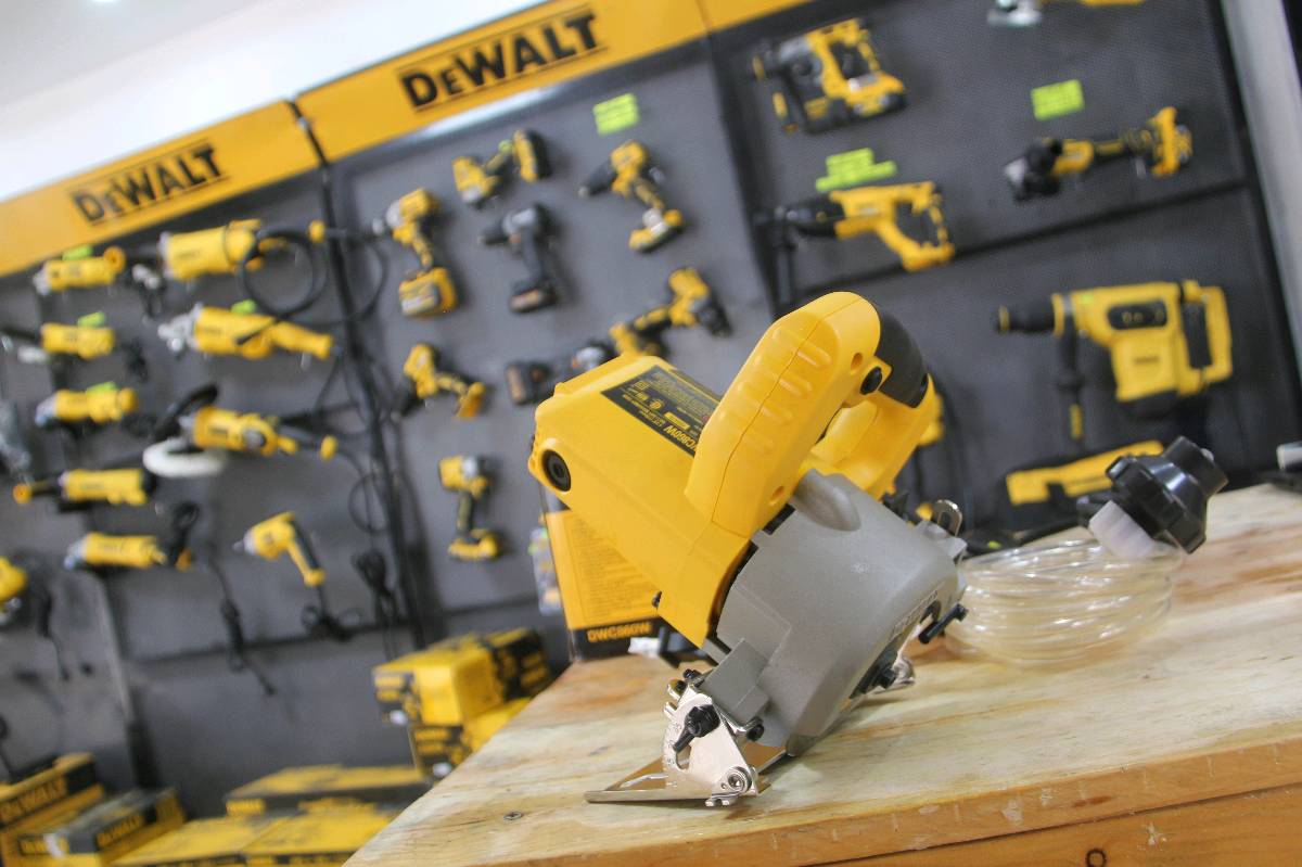 Cortadora de loza 4-3/8 DeWalt  De860W