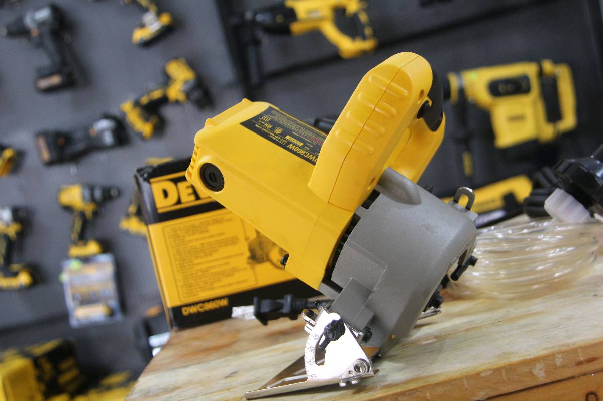 Cortadora de loza 4-3/8 DeWalt  De860W