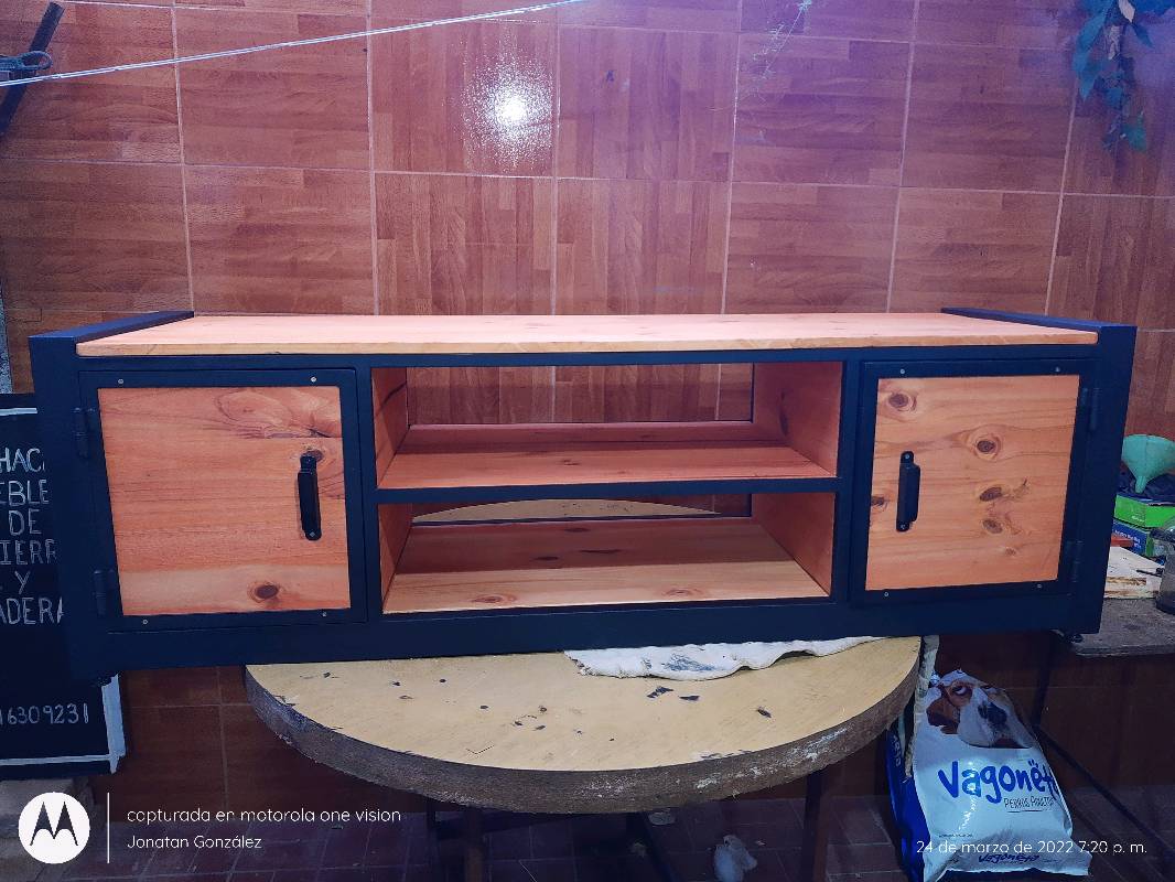 Mueble para tv estilo industrial en Mendoza