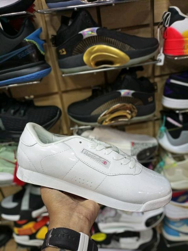 Zapatos reebok top quito sucursales venezuela