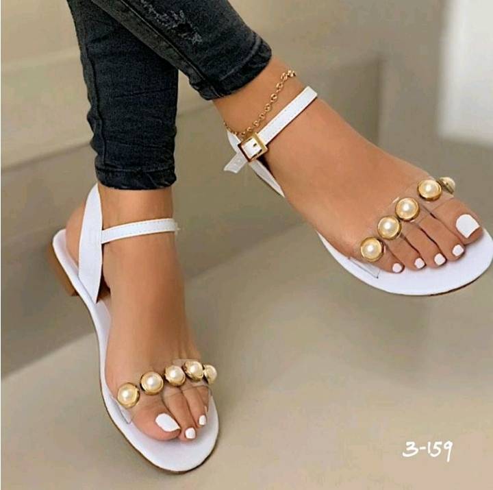 Sandalias con perlas 2025 blancas
