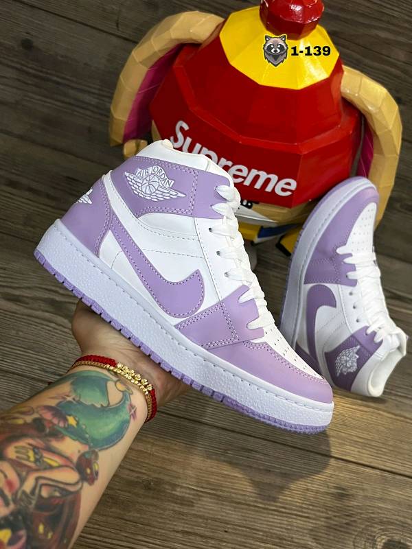 Jordan retro 1 lila on sale