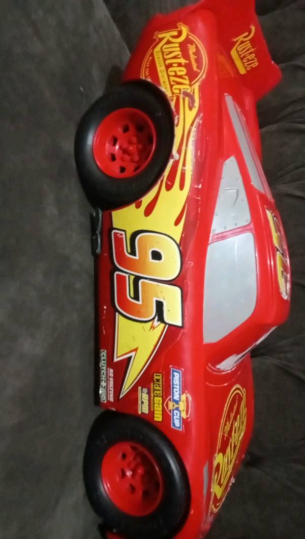 Rayo mcqueen 2025 gigante