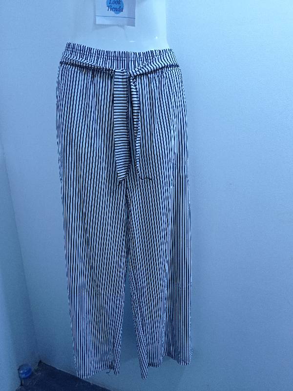 Pantalon blanco con online lineas negras