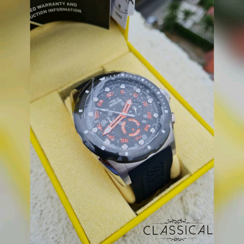 Invicta Speedway Chronograph Black Red modelo no. 20305 en Guayaquil