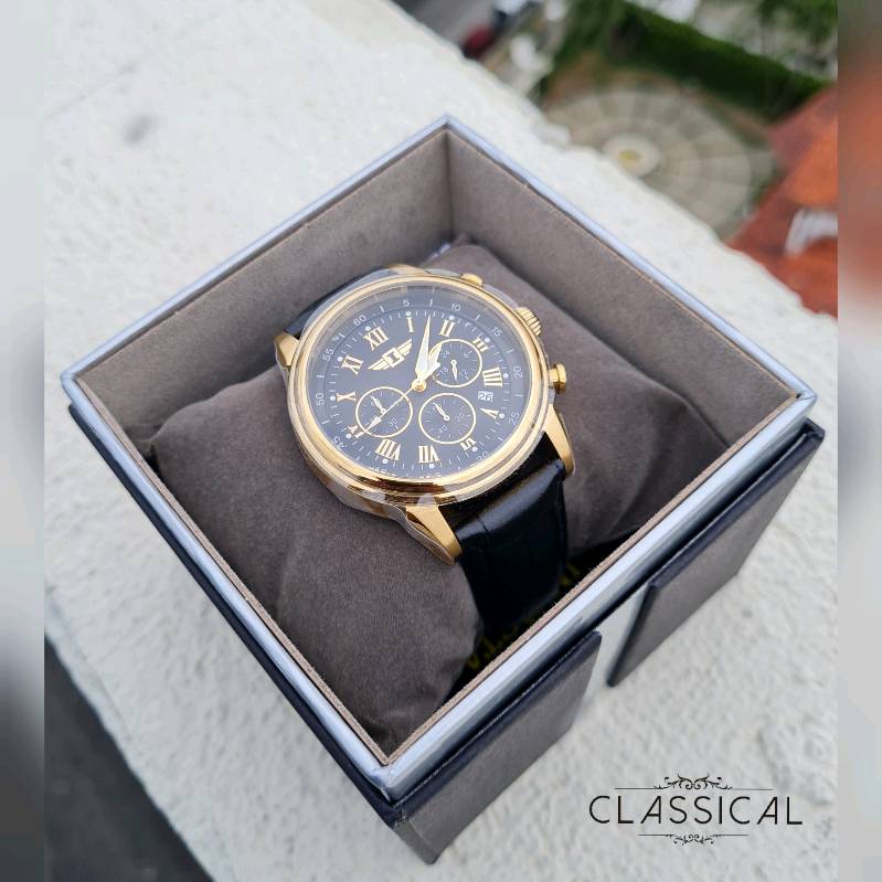 Invicta II Collection Gold Tone Black Dial modelo no. 90242 003 en