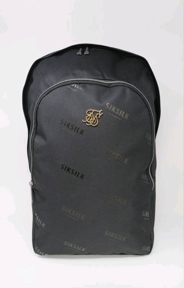 Mochila SikSilk Core Repeat Print Backpack Grey en Santiago de Chile