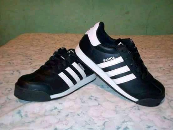Adidas samoa hotsell vs puma roma