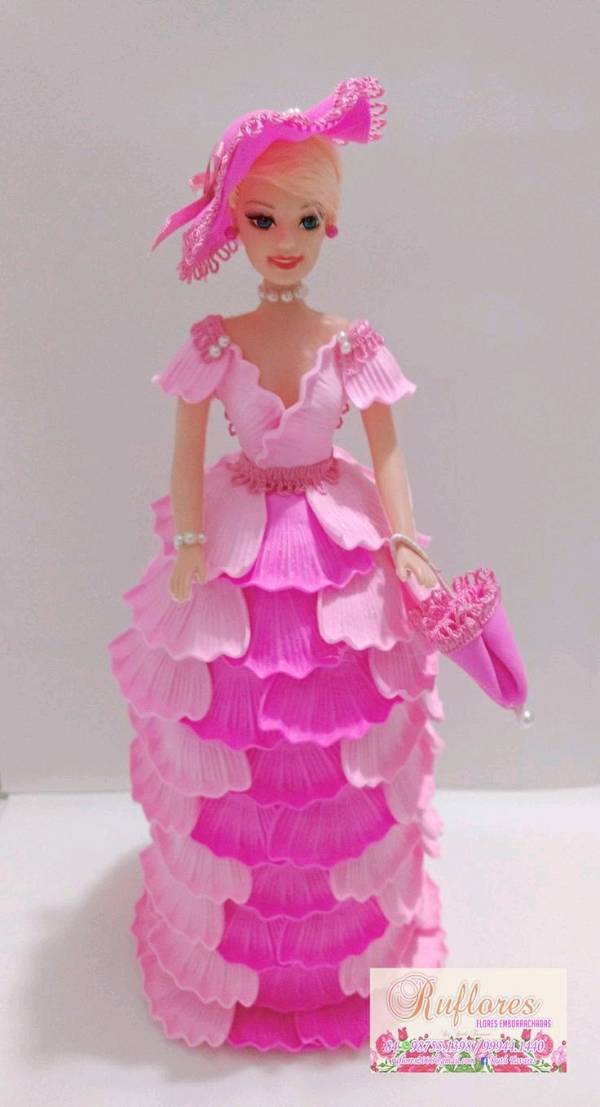 Mu ecas con vestidos en goma eva en Zumpango del Rio