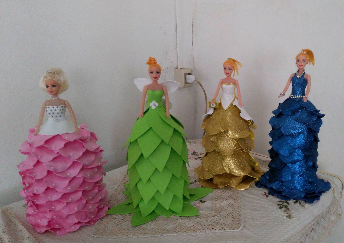 Muñecas vestidas en goma eva top