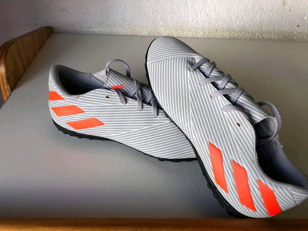 Tenis para hotsell jugar futbol rápido