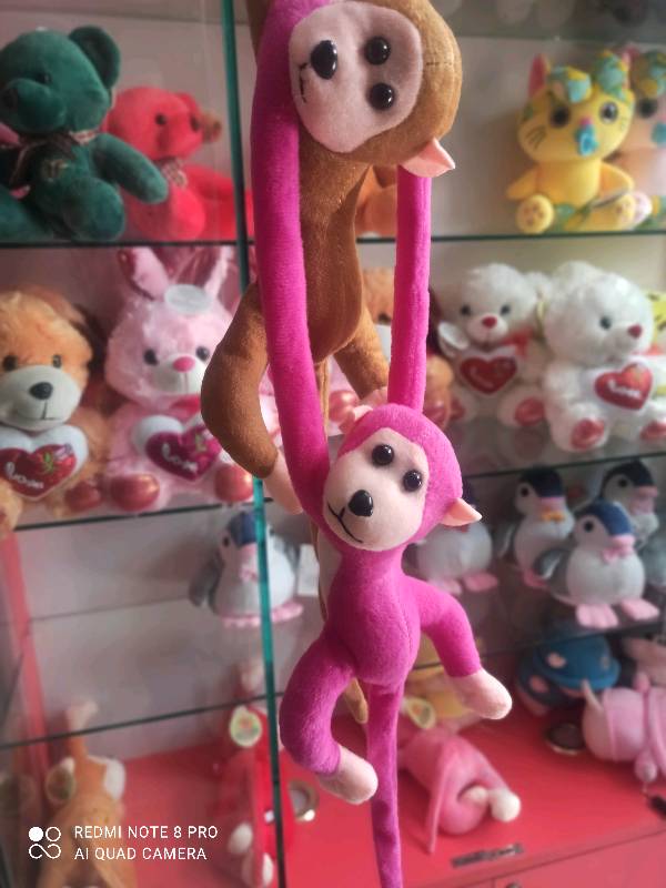 Peluche mono colgante 2025