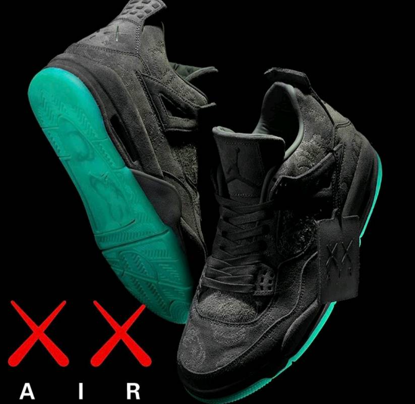 Jordan retro 2025 4 kaws precio