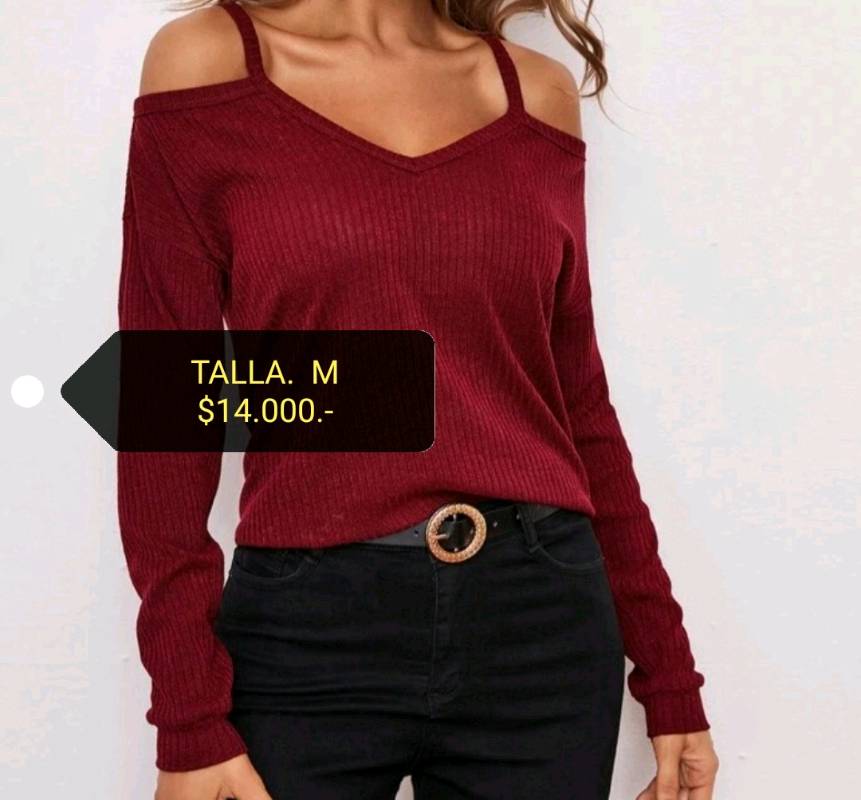 Polera roja hombros descubiertos lanilla