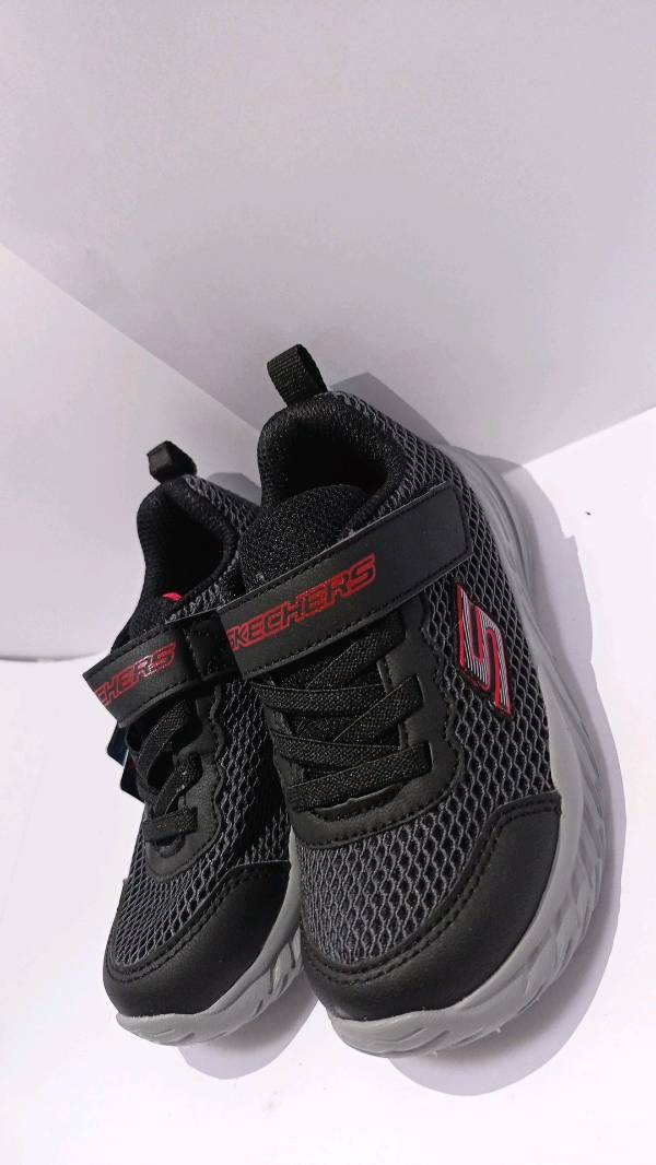 SKECHERS en Ambato