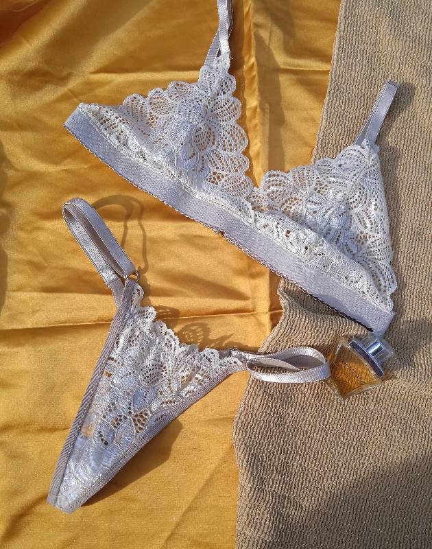 Conjunto Bralette e hilo ajustable