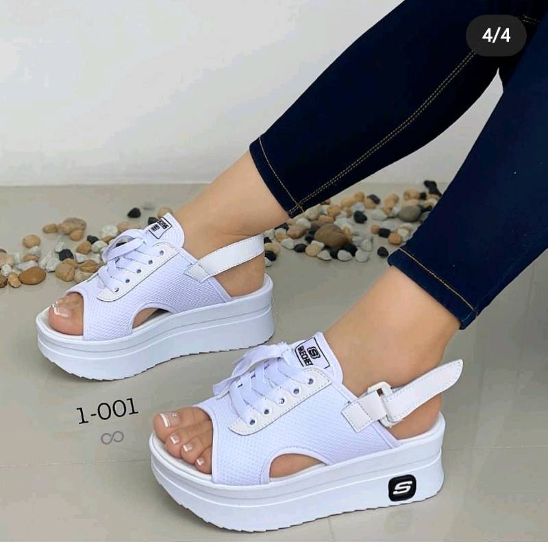 Zapatos skechers en hotsell quito ecuador que venden