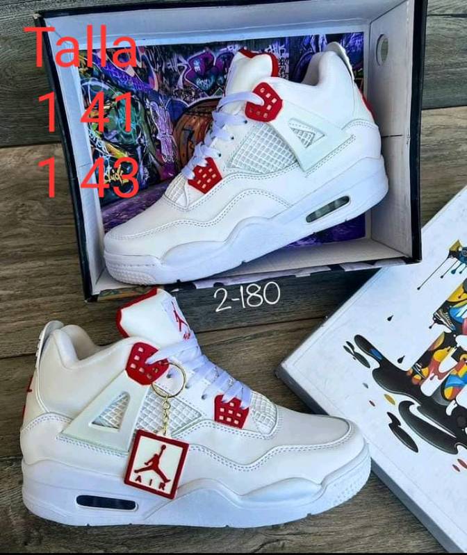 Retro 4 discount blancas con rojo