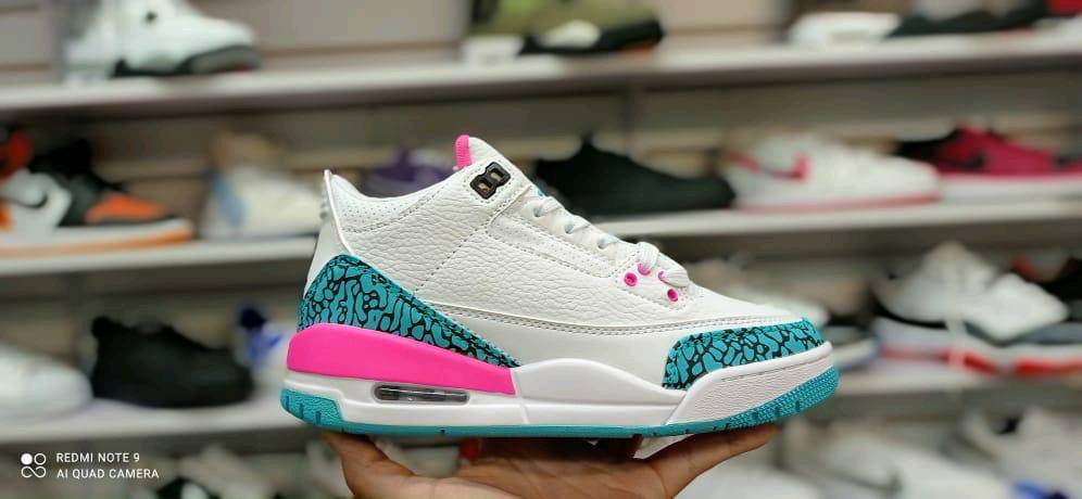 Jordan 3 hotsell blanco con azul