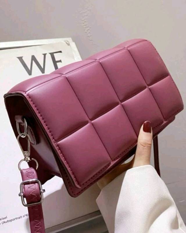 Cartera color vino en Guayaquil