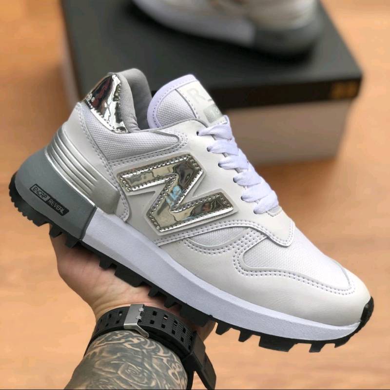 New balance sale gris y dorado