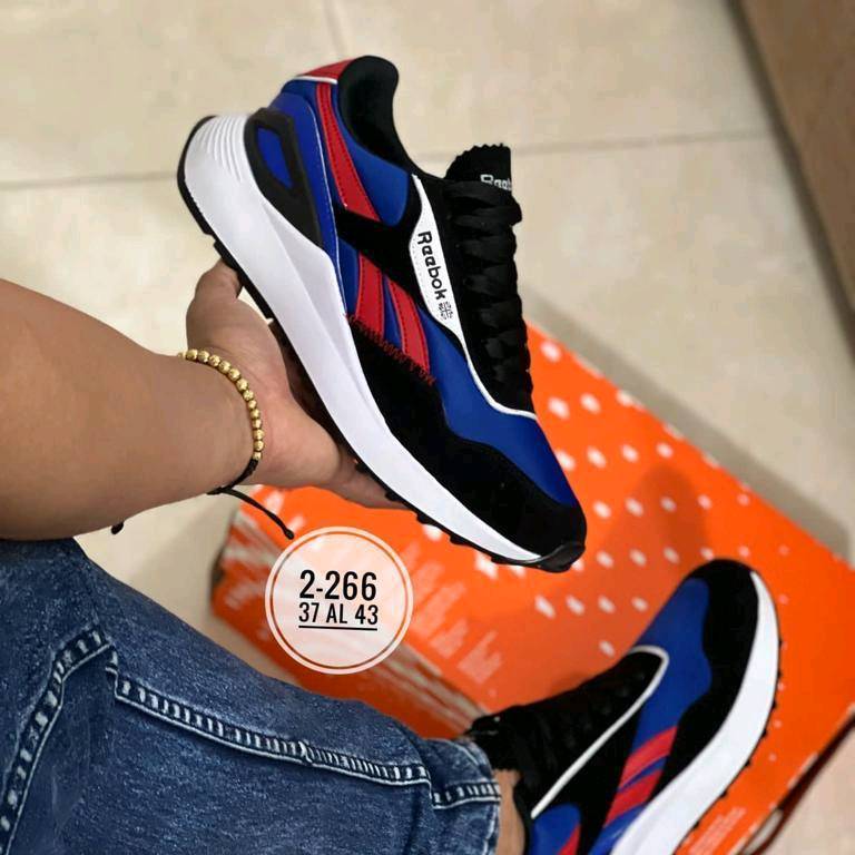 Reebok Gomas Azul y rojo en Mene Mauroa