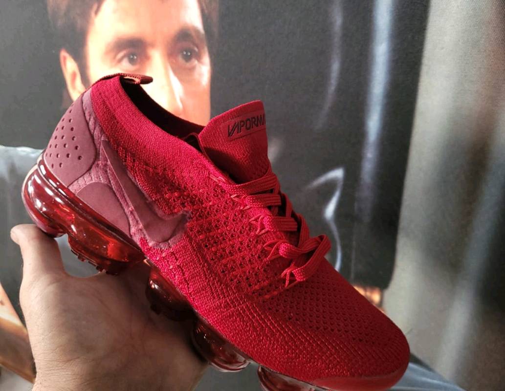 Vapormax rojas shop