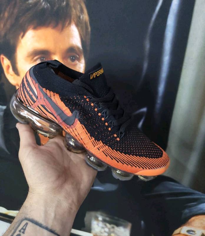 Vapormax negras hotsell precio