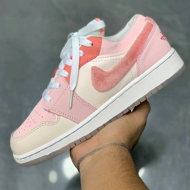 nike retro 1 dama rosa en Bogota