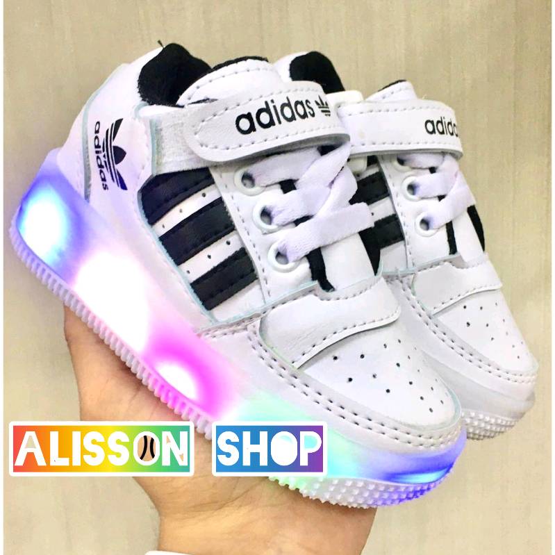 Adidas sale con luces