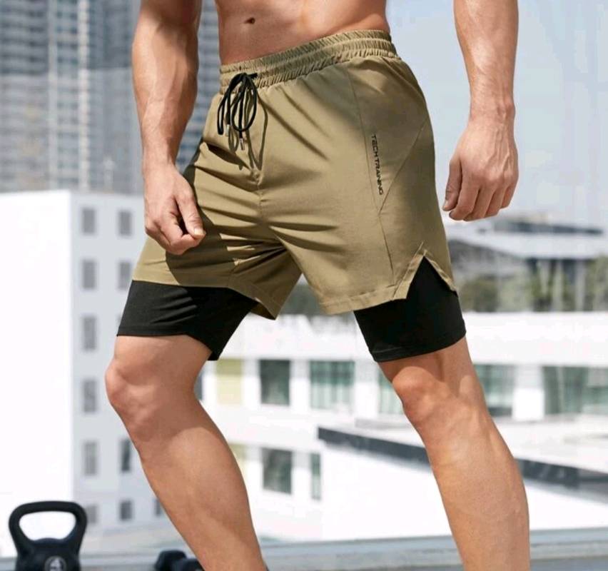 Short deportivo de hombre 2 en 1 caqui