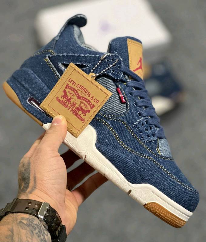 Jordan retro hotsell 4 levis precio