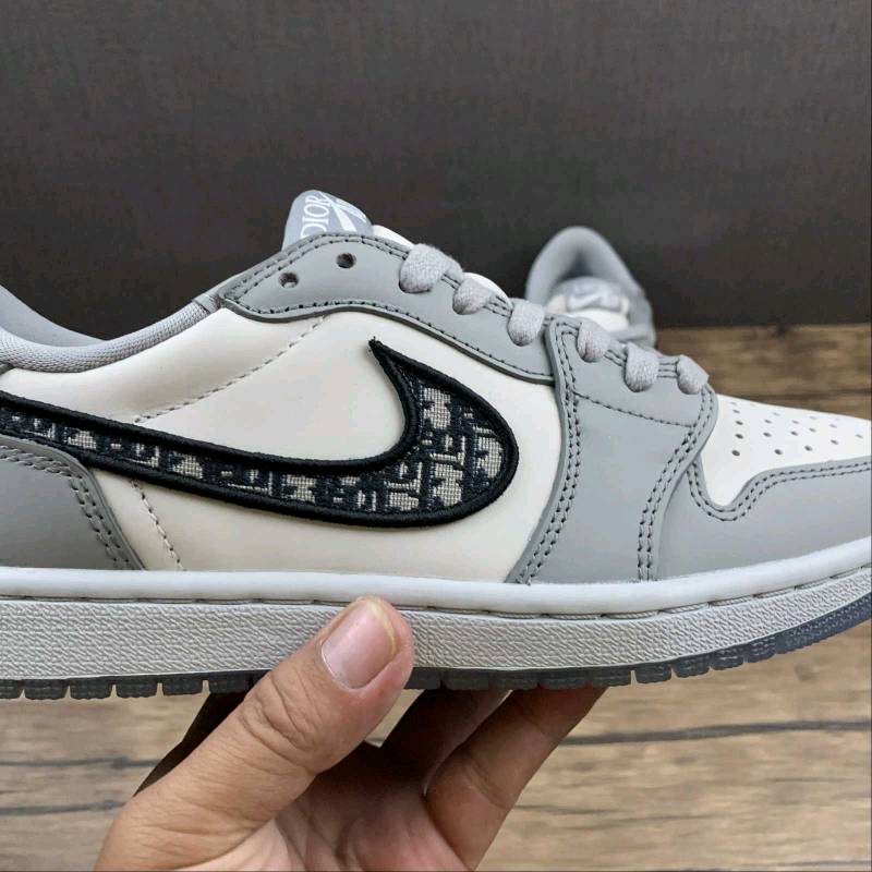 Cuanto cuestan hotsell los nike dior