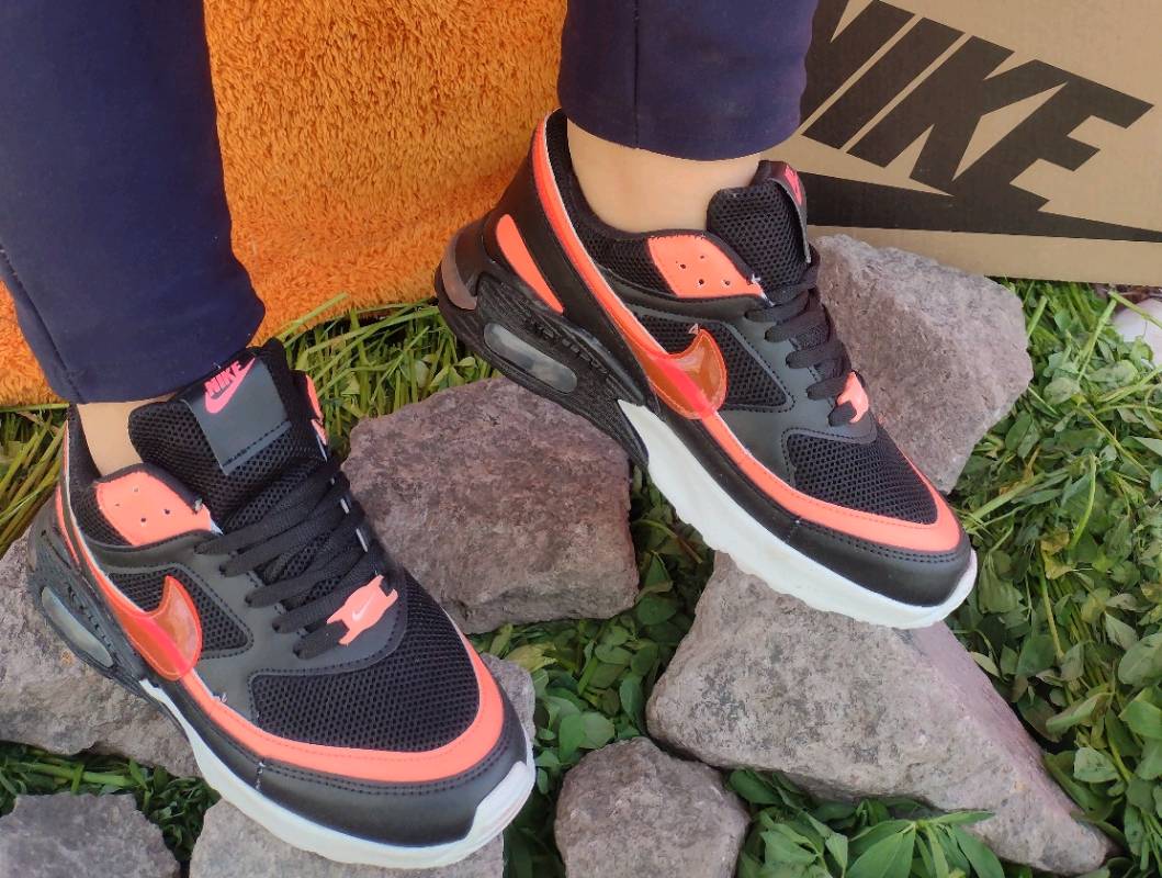 Air max deals negro con naranja