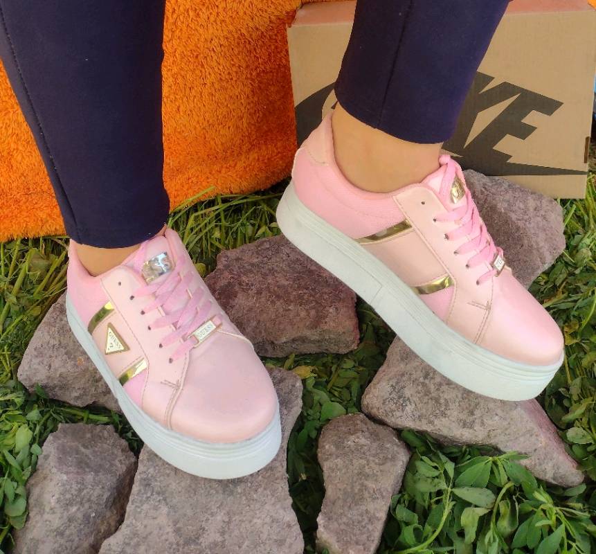 Guess plataforma rosa pastel 24.5 25 26 en Ciudad Nezahualcoyotl