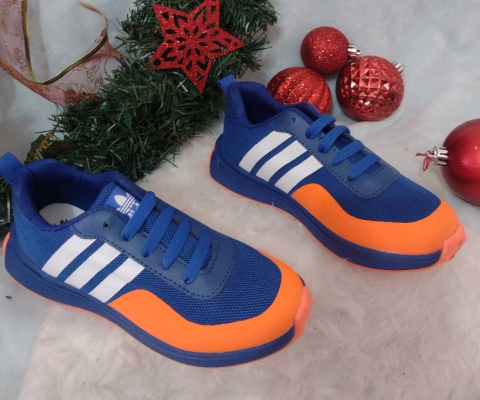 Adidas azul rey 2025