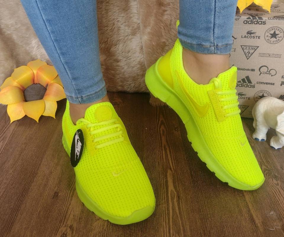 Nike verde hotsell fluorescente