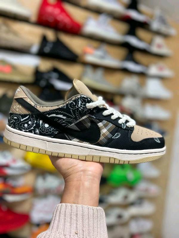 Tenis travis scott precio sales
