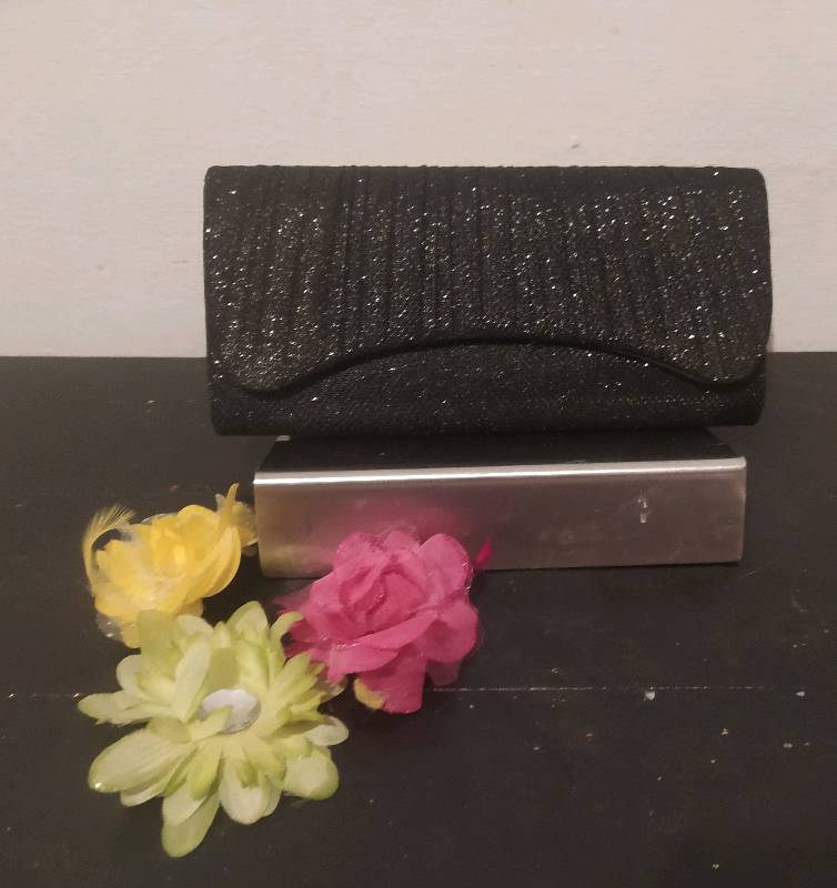 Cartera de fiesta negra en tela escarchada 23x13 en Milagro